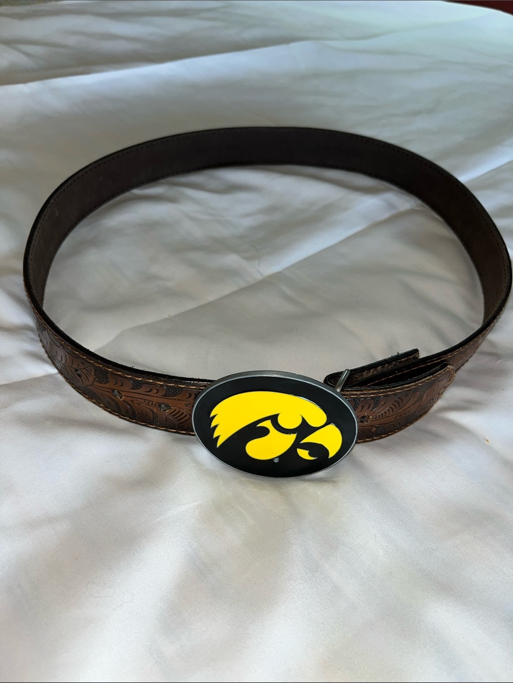 Siskeyou Eagle Head Yellow Black Oval Buckle on Brown Hand Tooled Leather Belt